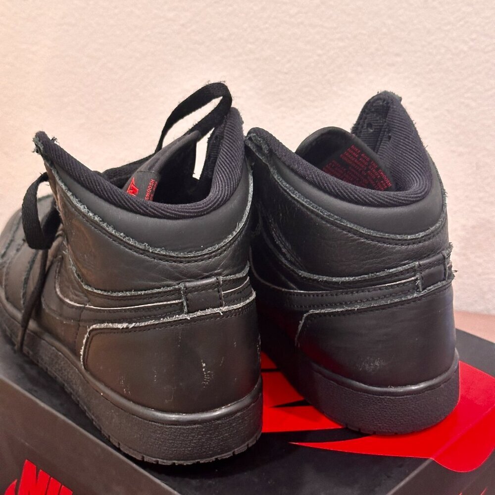 AIR JORDAN 1 RETRO HIGH OG BG 575441 022 BLACK/UNIVERSITY RED SIZE 6Y - Picture 7 of 11